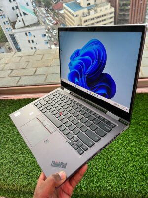 Dell 5300 2in1, i5 8th Gen, 8GB 256GB.